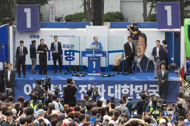지지 호소하는 이재명 후보<YONHAP NO-4473>