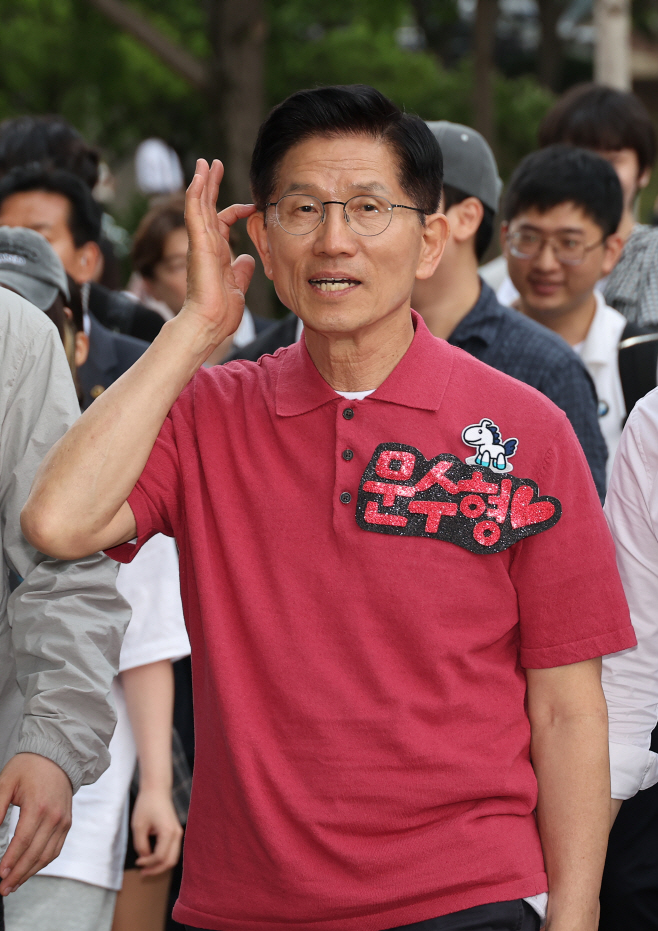 영남대 방문한 '문수형'<YONHAP NO-4539>