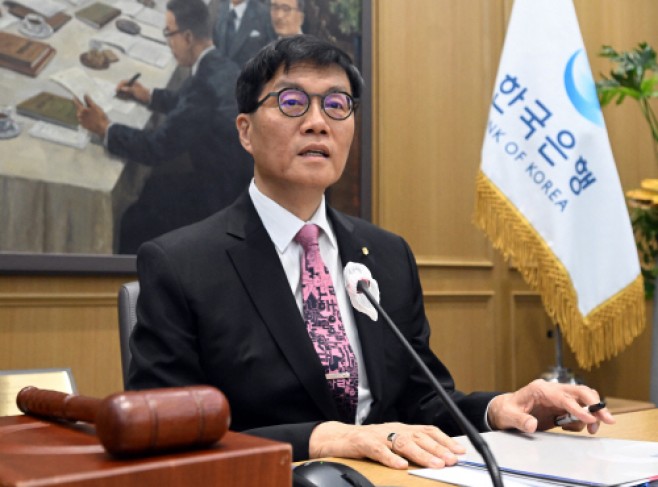[포토]금융통화위원회에서 발언하는 이창용 총재