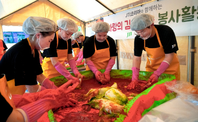 TI코리아 미리 김장으로 여름맞이 김치 나눔 진행