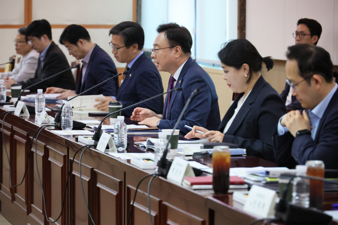 제3차 국민연금기금운용위원회<YONHAP NO-5598>
