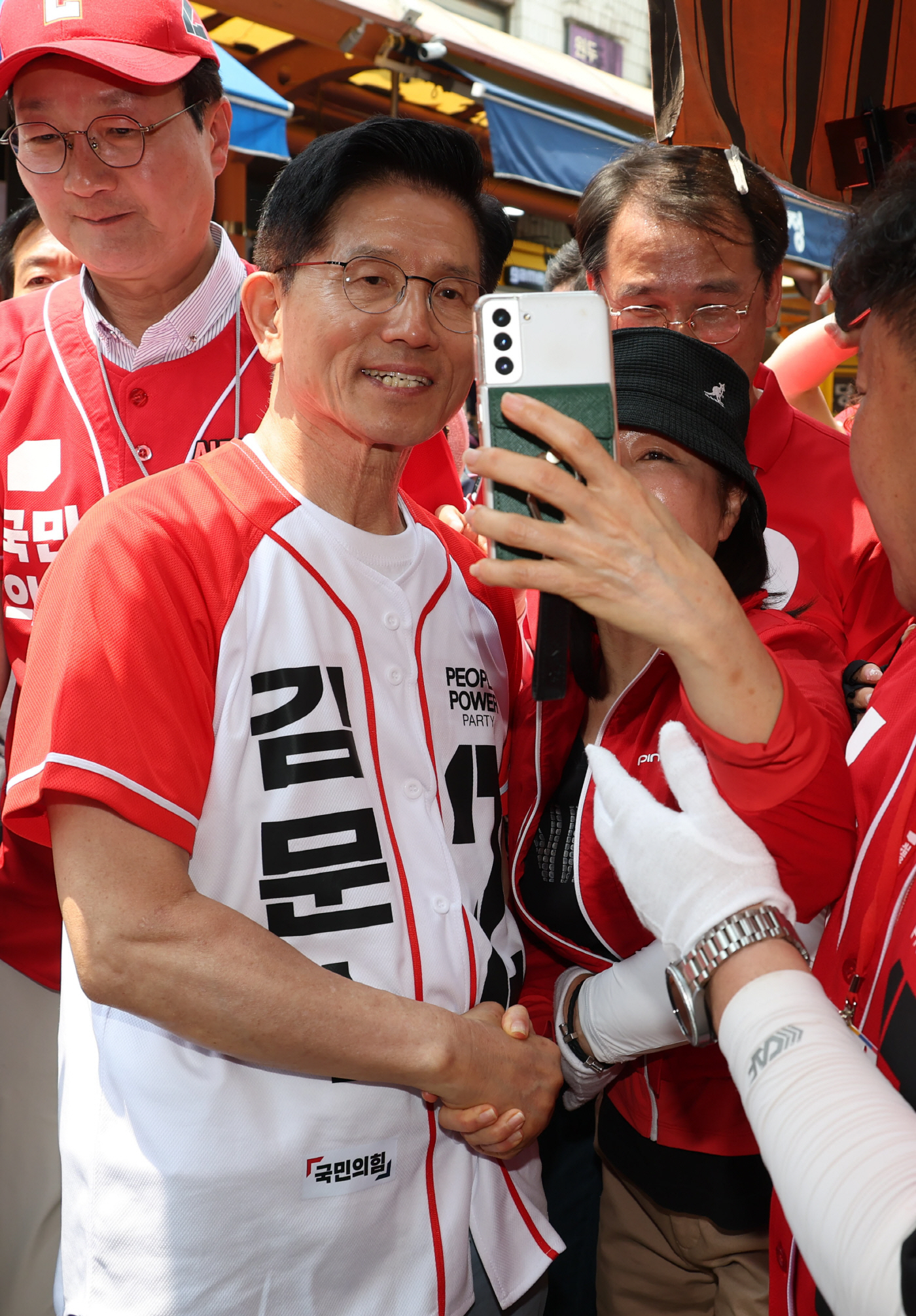 김문수, 인천 모래내시장 방문