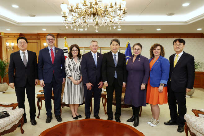 이주호 권한대행, 미 하원 천연자원위원회 접견
