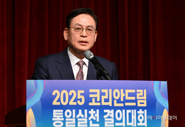 [포토] 인사말하는 정우택 전 국회부의장