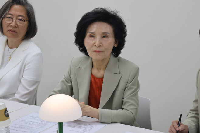 설난영 여사, 교제살인사건 피해자 면담<YONHAP NO-6107>