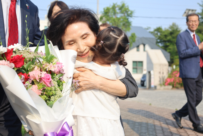 모교 순천여고 방문한 설난영 여사<YONHAP NO-4761>