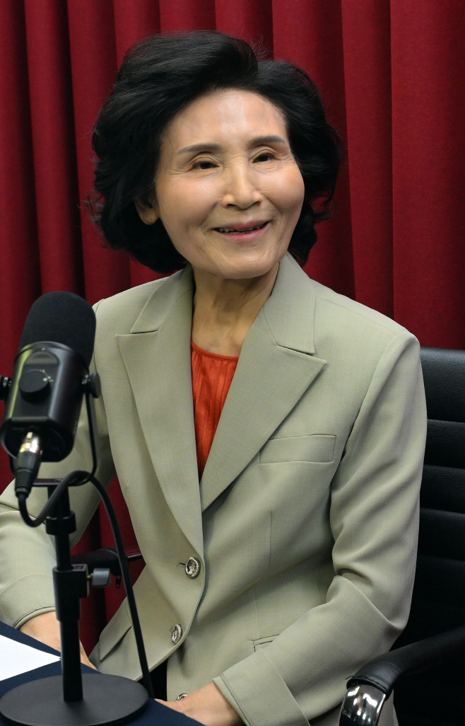 김문수 국민의힘 대선 후보의 배우자 설난영 여사, 아시아투데이 방문