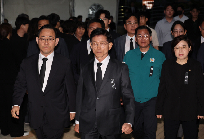 합동분향소 향하는 김문수 후보<YONHAP NO-3722>