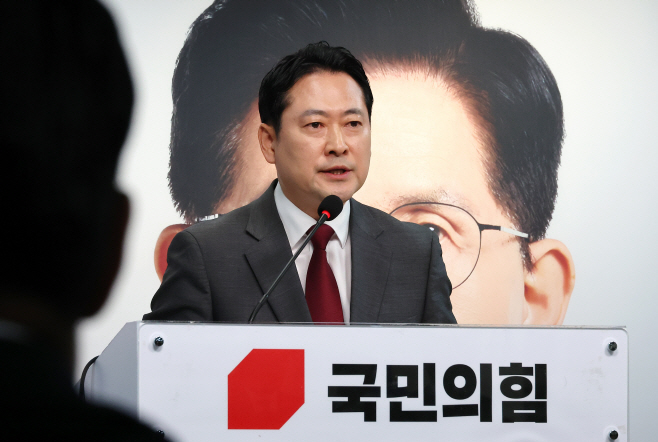 긴급 기자회견 하는 장동혁 선대위 상황실장<YONHAP NO-2094>