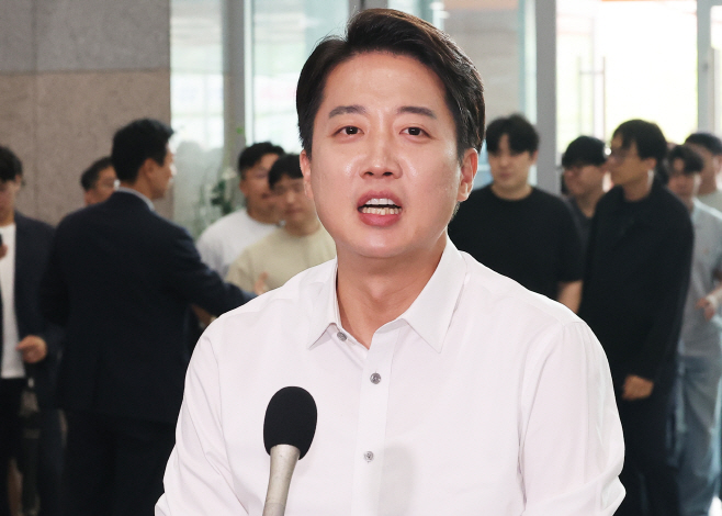 질문에 답하는 이준석 후보<YONHAP NO-2868>
