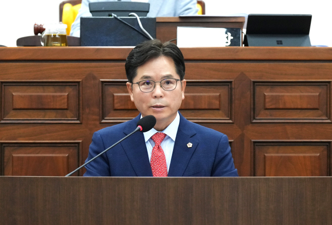 [사진자료] 하남시의회 금광연 의장, ‘미사경정장 부지 반환 촉구 건의안’ 제안설명(사진_하남시의회 제공)
