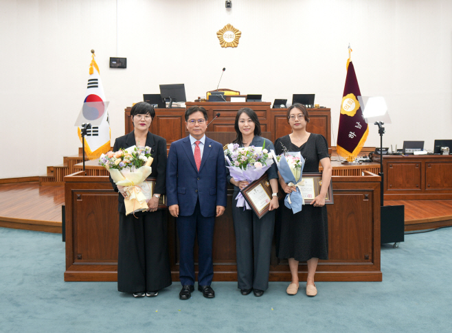 [사진자료] 하남시의회  2025년 2분기 우수공무원 표창 수여식 개최(사진_하남시의회 제공) (1)