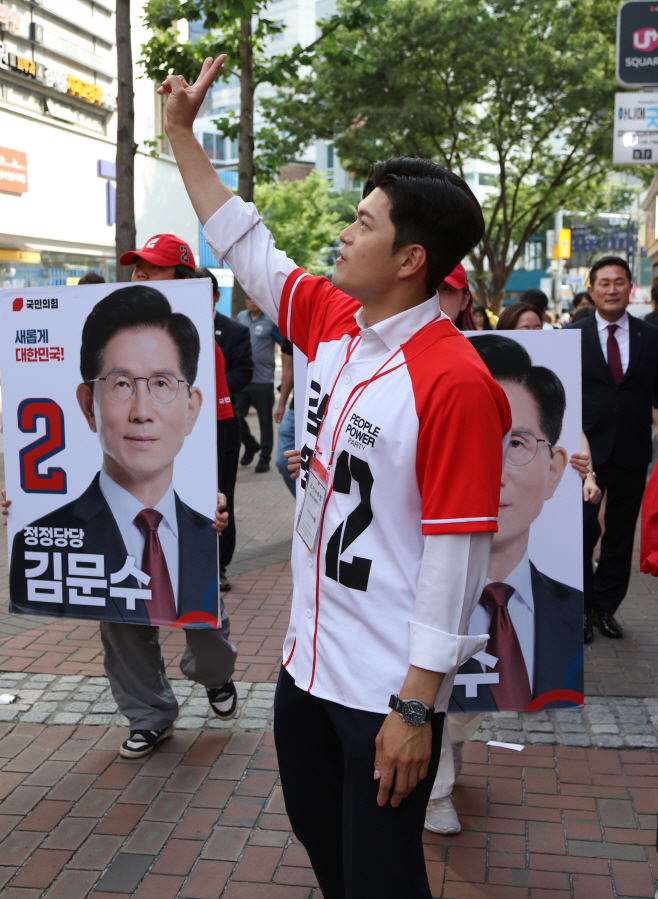 지지 호소하는 김용태 비대위원장<YONHAP NO-5578>