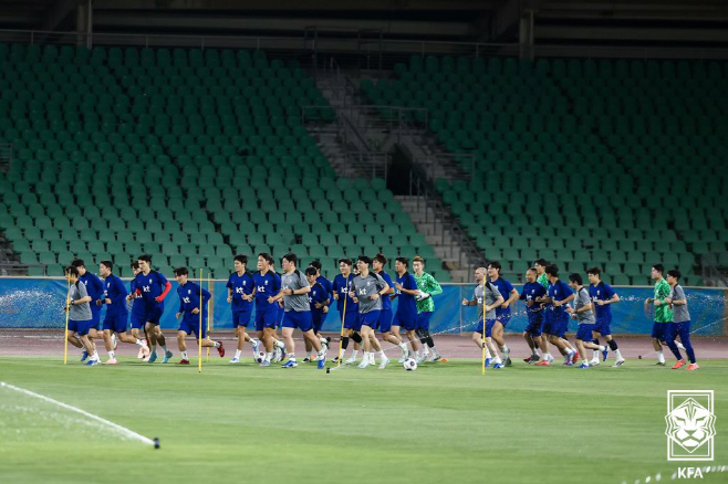 훈련하는 축구대표팀<YONHAP NO-2523>