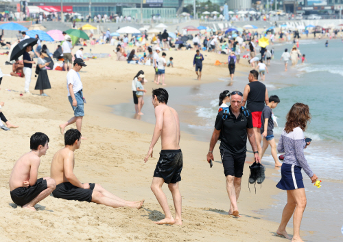 뜨거운 해운대<YONHAP NO-5317>