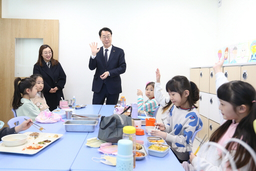 정명근 시장, 다함께 돌봄센터 방문