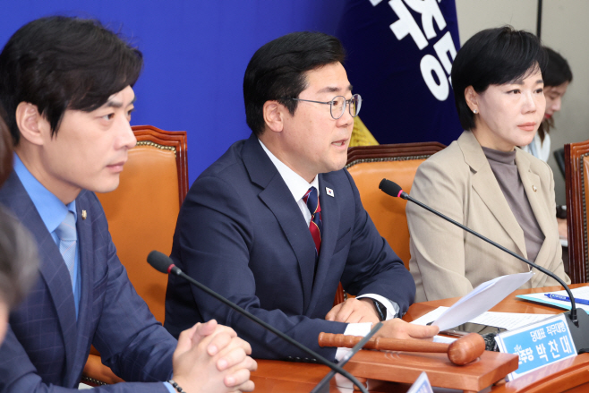 발언하는 박찬대 권한대행<YONHAP NO-2226>
