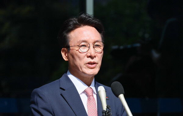 취재진 질문에 답하는 김민석 총리 후보자<YONHAP NO-1965>