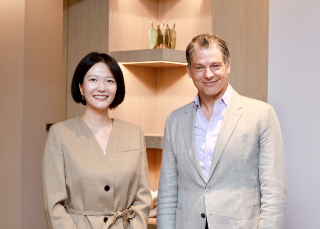 [네이버] 네이버 최수연 CEO와 넷플릭스 그렉 피터스(Greg Peters) 공동 CEO