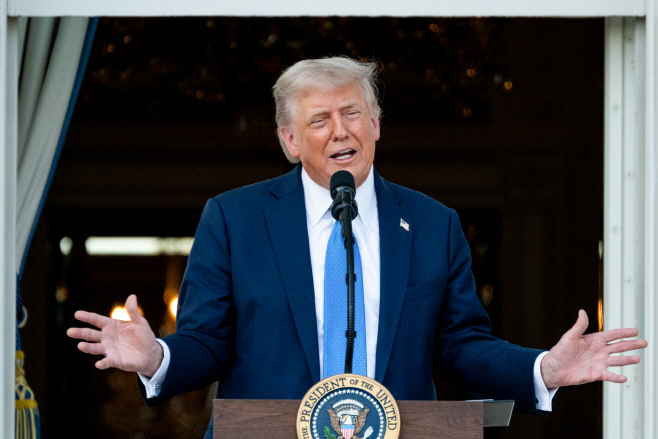TRUMP SOIREE