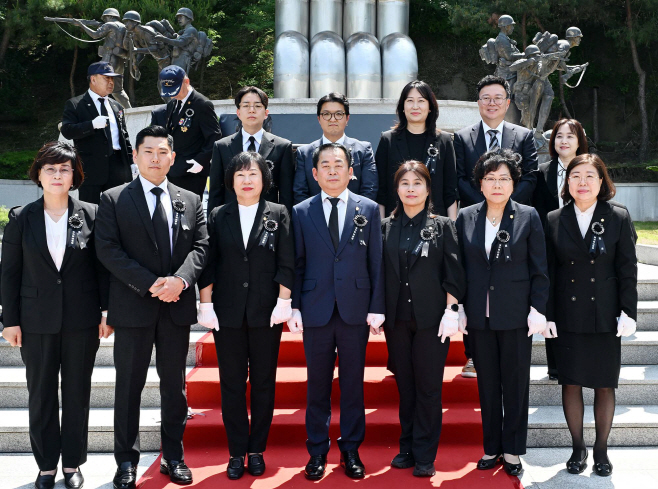 보도사진1(의정부시의회 제70회 현충일 추념식 참석)