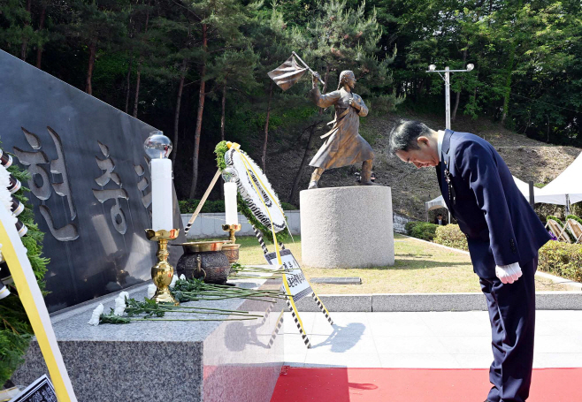 보도사진2(의정부시의회 제70회 현충일 추념식 참석)