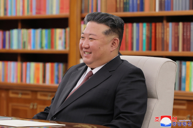 김정은, 러 쇼이구 만나 우크라이나 문제 등 논의