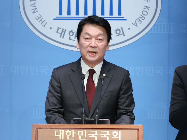 현안 관련 회견하는 안철수 의원<YONHAP NO-4736>