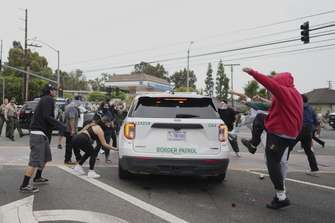 Immigration Raids-Los Angeles <YONHAP NO-1455> (AP)
