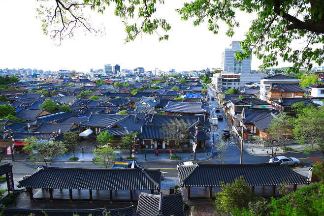 전주 곳곳에서 최초 한국 숏폼 드라마 촬영 (전주한옥마을 전경) (2)