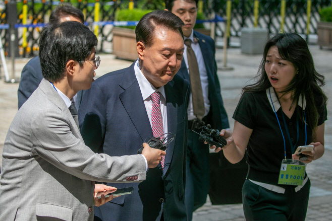 내란혐의 6차 공판 출석하는 윤석열 전 대통령