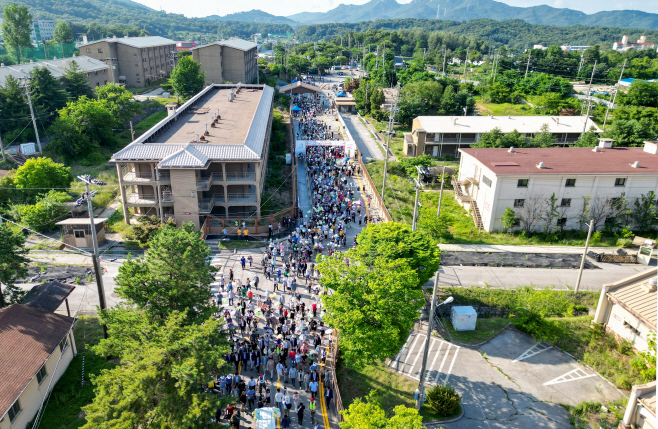 1.도시디자인과,도시개발과(과거와 미래를 잇는 캠프 레드클라우드, 의정부시의 새로운 내일을 그리다!)5-2023년 7월 CRC 통과도로 개방 행사