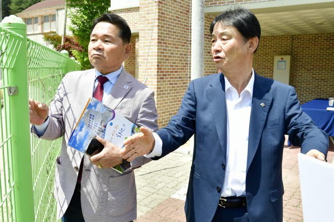 [0609]21.사진자료(강원특별자치도교육청-화천군, 화천고 이전 예정부지 합동 현장방문)(3)