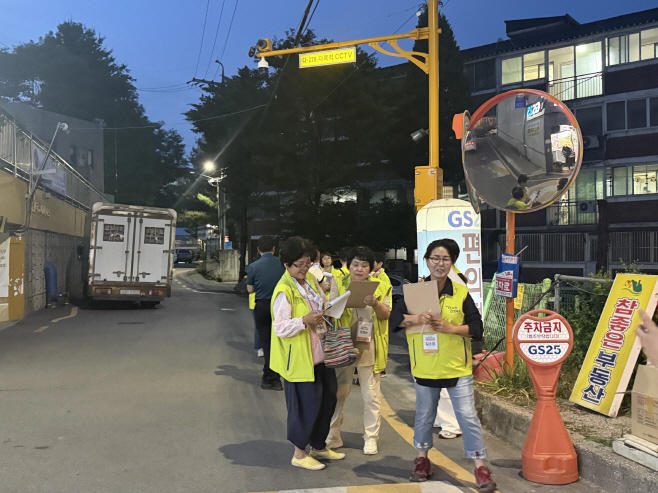 2-2 포천시, 여성친화도시 시민참여단과 함께 범죄취약지역 점검 시행