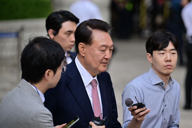 법정 나서는 윤석열 전 대통령<YONHAP NO-7427>