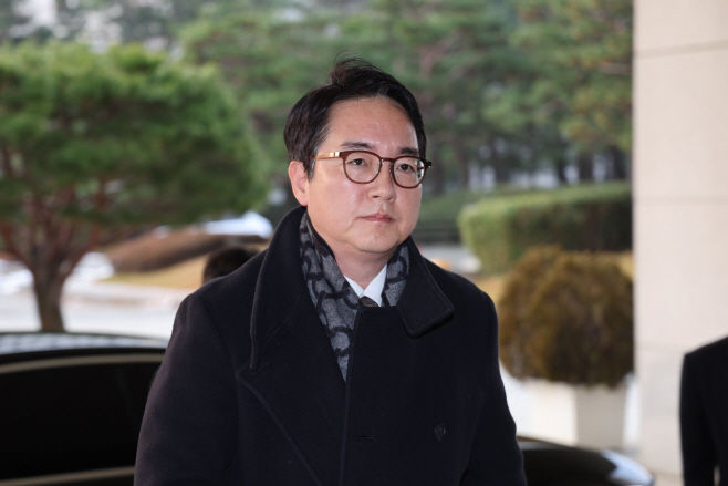 출근하는 심우정 검찰총장<YONHAP NO-2382>