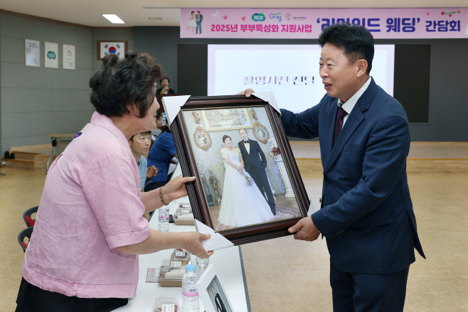 (가)“30여년 만에 이렇게 아름다운 결혼사진을…”3