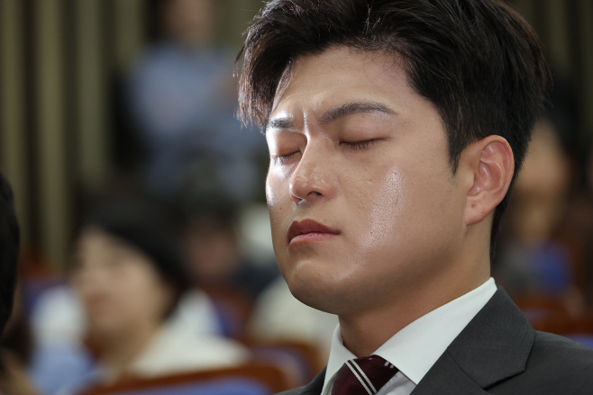 생각에 잠긴 김용태 비대위원장<YONHAP NO-2645>