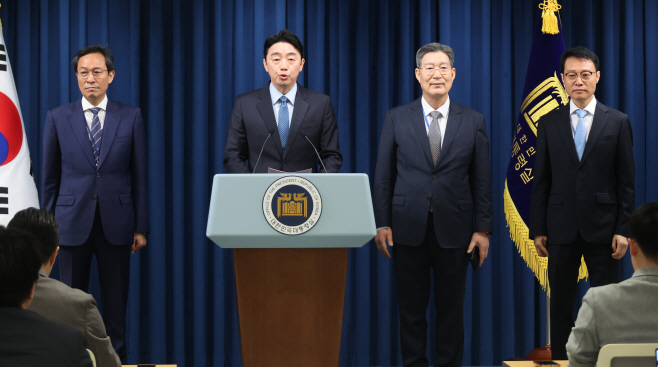 대통령실 정무·홍보·민정수석 인선<YONHAP NO-3318>