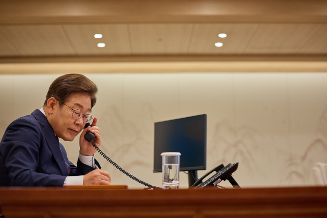 이재명 대통령, 페트르 피알라 체코 총리와 전화 통화
