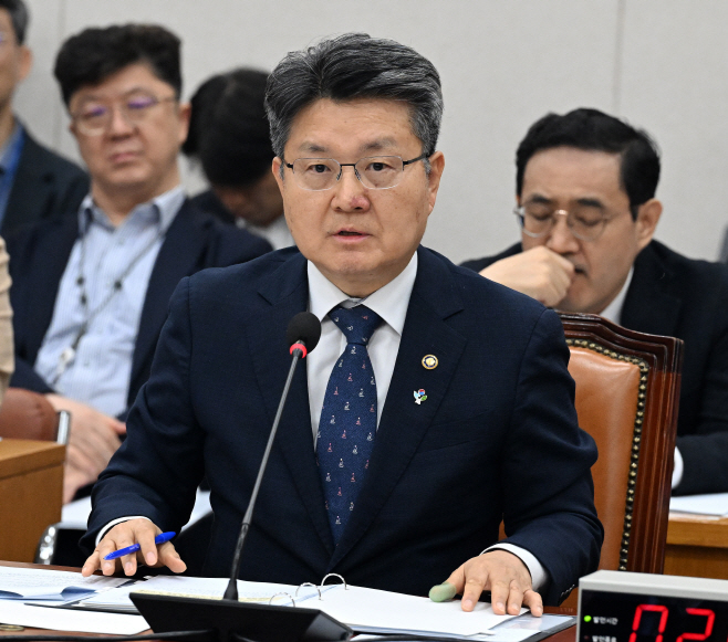 [포토] 질의에 답하는 오석환 차관