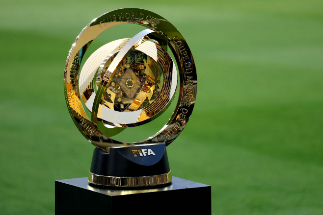 FILES-FBL-CLUB-WORLD-CUP-TROPHY <YONHAP NO-4466> (AFP)