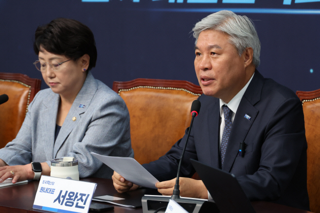 발언하는 서왕진 원내대표<YONHAP NO-2618>