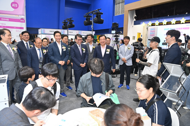 (사진1)2025 하남시 일자리박람회, 2,300여명 현장 찾아… 전년比 227%↑
