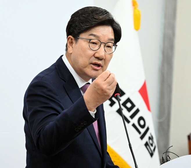 권성동, 원내대표 퇴임 기자회견