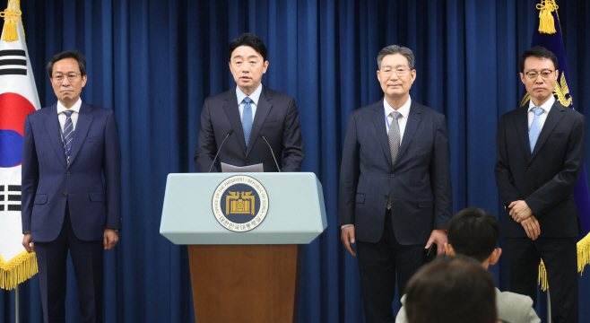 대통령실 정무·홍보·민정수석<YONHAP NO-3307>