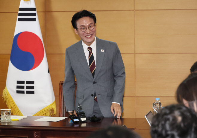 기자간담회 참석하는 김민석 총리 후보자<YONHAP NO-2980>