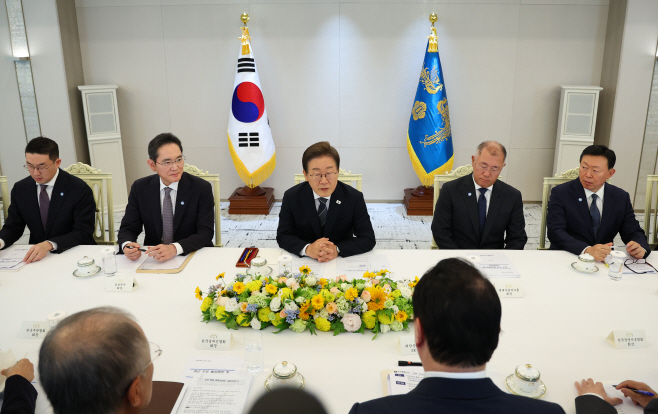 이재명 대통령, 경제단체·기업인 간담회 발언<YONHAP NO-2678>