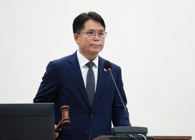 [사진자료] 하남시의회 6월 13일 제340회 제1차 정례회 제2차 본회의를 진행하고 있는 금광연 의장. (사진_하남시의회 제공)
