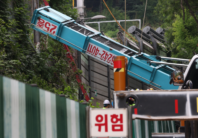 계속되는 경의중앙선 복구 작업<YONHAP NO-3364>